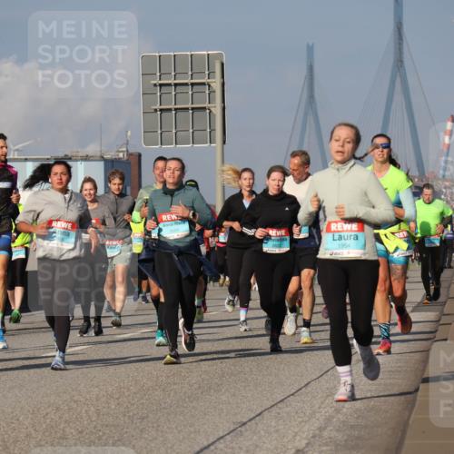 03.10.2025 - Köhlbrandbrückenlauf Luisa Fischer http://msf.ph/oto/9017772 03.10.2025 11:04:59 Position 3  meine-sportfotos.de