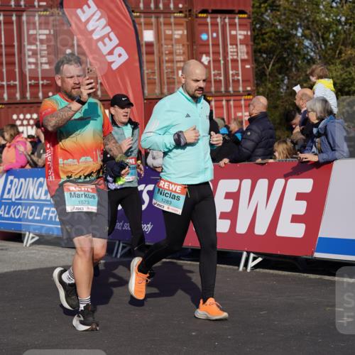 03.10.2025 - Köhlbrandbrückenlauf Michael Burmester http://msf.ph/oto/9017773 03.10.2025 10:17:17 Ziel 1283, 1481, 1573, 1794, 1835, 1850, 1883, 2242, 2269, 2789, 2974, 3191, 3252, 3265, 3642 meine-sportfotos.de