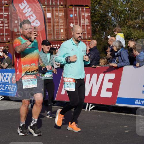 03.10.2025 - Köhlbrandbrückenlauf Michael Burmester http://msf.ph/oto/9017777 03.10.2025 10:17:17 Ziel 1283, 1481, 1573, 1794, 1835, 1850, 1883, 2242, 2269, 2789, 2974, 3191, 3252, 3265, 3642 meine-sportfotos.de
