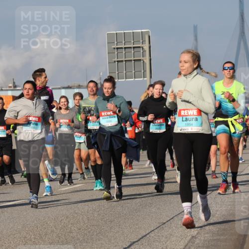 03.10.2025 - Köhlbrandbrückenlauf Luisa Fischer http://msf.ph/oto/9017780 03.10.2025 11:05:00 Position 3 456, 2721, 2512, 2099, 1954, 2622 meine-sportfotos.de