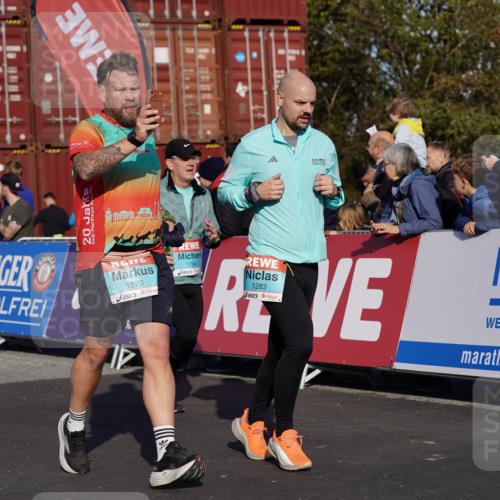 03.10.2025 - Köhlbrandbrückenlauf Michael Burmester http://msf.ph/oto/9017782 03.10.2025 10:17:17 Ziel 1283, 1481, 1573, 1794, 1835, 1850, 1883, 2242, 2269, 2789, 2974, 3191, 3252, 3265, 3642 meine-sportfotos.de