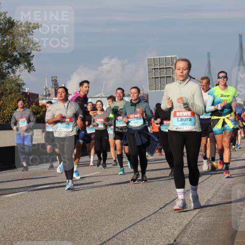 03.10.2025 - Köhlbrandbrückenlauf Luisa Fischer http://msf.ph/oto/9017788 03.10.2025 11:05:02 Position 3 2016, 2456, 2099, 1954 meine-sportfotos.de