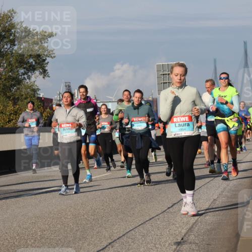 03.10.2025 - Köhlbrandbrückenlauf Luisa Fischer http://msf.ph/oto/9017791 03.10.2025 11:05:02 Position 3 2016, 2099, 1954 meine-sportfotos.de