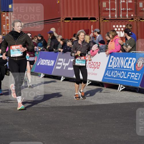 03.10.2025 - Köhlbrandbrückenlauf Michael Burmester http://msf.ph/oto/9017799 03.10.2025 10:17:20 Ziel 1283, 1481, 1573, 1794, 1835, 1850, 1883, 2242, 2269, 2577, 2789, 3191, 3252, 3265, 3642 meine-sportfotos.de
