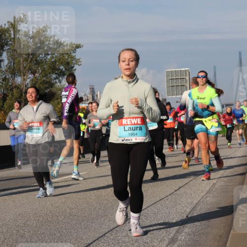 03.10.2025 - Köhlbrandbrückenlauf Luisa Fischer http://msf.ph/oto/9017800 03.10.2025 11:05:04 Position 3 2456, 1954 meine-sportfotos.de