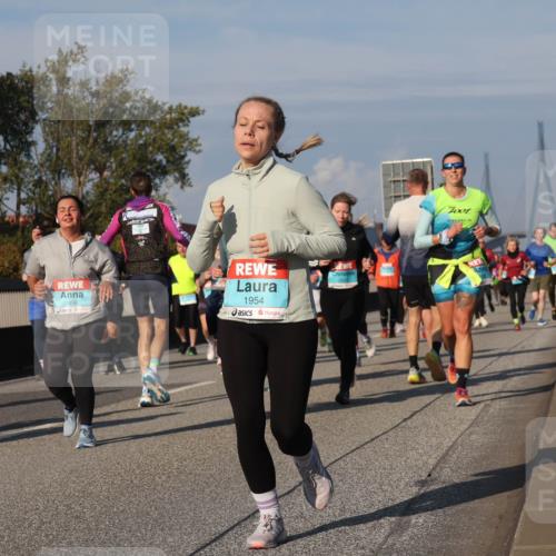 03.10.2025 - Köhlbrandbrückenlauf Luisa Fischer http://msf.ph/oto/9017802 03.10.2025 11:05:04 Position 3 2456, 1954 meine-sportfotos.de
