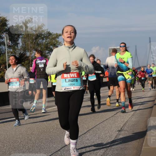 03.10.2025 - Köhlbrandbrückenlauf Luisa Fischer http://msf.ph/oto/9017803 03.10.2025 11:05:04 Position 3 2456, 1954 meine-sportfotos.de