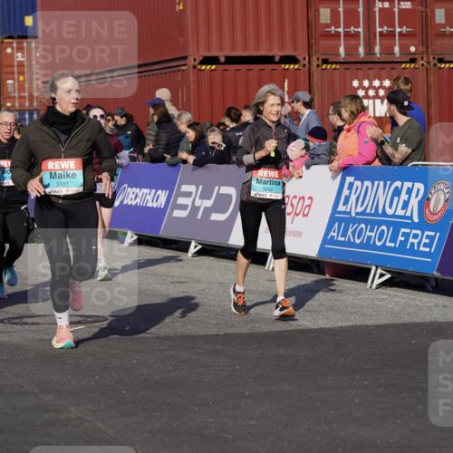 03.10.2025 - Köhlbrandbrückenlauf Michael Burmester http://msf.ph/oto/9017804 03.10.2025 10:17:20 Ziel 1283, 1481, 1573, 1794, 1835, 1850, 1883, 2242, 2269, 2577, 2789, 3191, 3252, 3265, 3642 meine-sportfotos.de