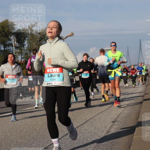 03.10.2025 - Köhlbrandbrückenlauf Luisa Fischer http://msf.ph/oto/9017806 03.10.2025 11:05:05 Position 3 2456, 1954 meine-sportfotos.de