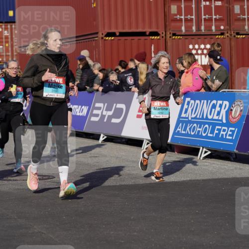 03.10.2025 - Köhlbrandbrückenlauf Michael Burmester http://msf.ph/oto/9017812 03.10.2025 10:17:20 Ziel 1283, 1481, 1573, 1794, 1835, 1850, 1883, 2242, 2269, 2577, 2789, 3191, 3252, 3265, 3642 meine-sportfotos.de