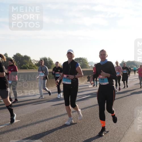 03.10.2025 - Köhlbrandbrückenlauf Fabian Wolf http://msf.ph/oto/9017822 03.10.2025 09:27:08 Position 3 3370, 2553, 2550 meine-sportfotos.de