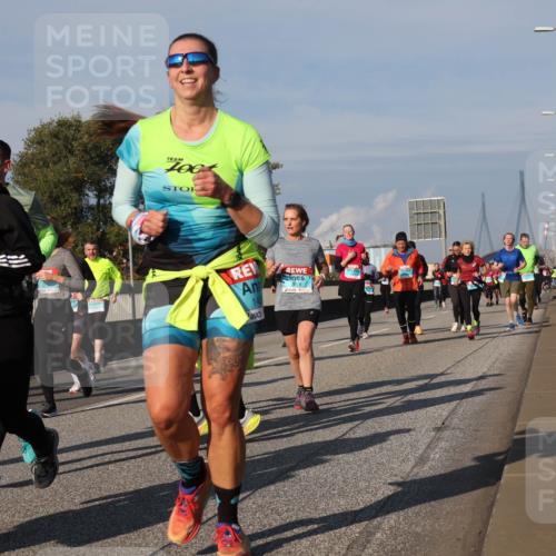 03.10.2025 - Köhlbrandbrückenlauf Luisa Fischer http://msf.ph/oto/9017825 03.10.2025 11:05:08 Position 3 2622, 145, 2978 meine-sportfotos.de