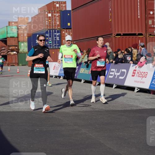 03.10.2025 - Köhlbrandbrückenlauf Michael Burmester http://msf.ph/oto/9017843 03.10.2025 10:17:23 Ziel 1481, 1794, 1883, 2172, 2242, 2269, 2577, 2789, 3191, 3252, 3265, 3642 meine-sportfotos.de