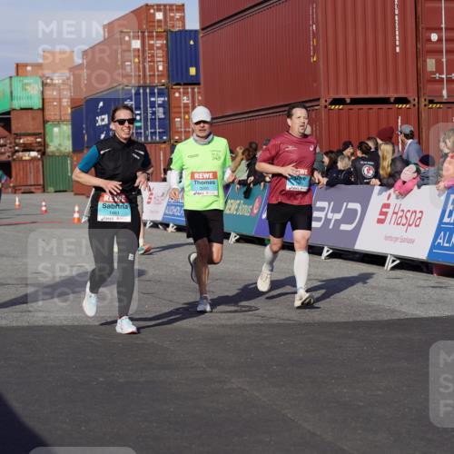 03.10.2025 - Köhlbrandbrückenlauf Michael Burmester http://msf.ph/oto/9017847 03.10.2025 10:17:23 Ziel 1481, 1794, 1883, 2172, 2242, 2269, 2577, 2789, 3191, 3252, 3265, 3642 meine-sportfotos.de