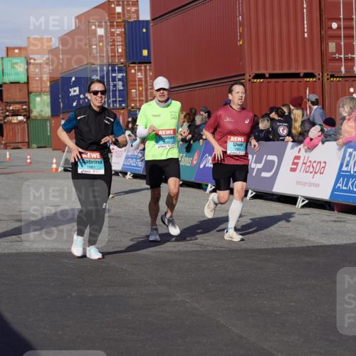 03.10.2025 - Köhlbrandbrückenlauf Michael Burmester http://msf.ph/oto/9017851 03.10.2025 10:17:23 Ziel 1481, 1794, 1883, 2172, 2242, 2269, 2577, 2789, 3191, 3252, 3265, 3642 meine-sportfotos.de