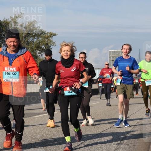 03.10.2025 - Köhlbrandbrückenlauf Luisa Fischer http://msf.ph/oto/9017855 03.10.2025 11:05:13 Position 3 2350, 2230, 3109 meine-sportfotos.de