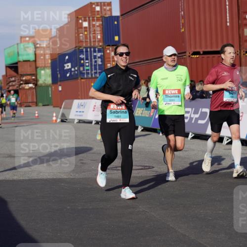 03.10.2025 - Köhlbrandbrückenlauf Michael Burmester http://msf.ph/oto/9017862 03.10.2025 10:17:24 Ziel 1481, 1883, 2172, 2242, 2269, 2577, 2789, 3191, 3252, 3265, 3642 meine-sportfotos.de