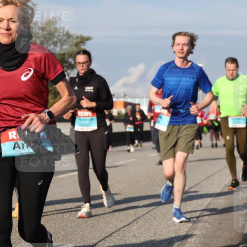 03.10.2025 - Köhlbrandbrückenlauf Luisa Fischer http://msf.ph/oto/9017863 03.10.2025 11:05:15 Position 3 2200 meine-sportfotos.de