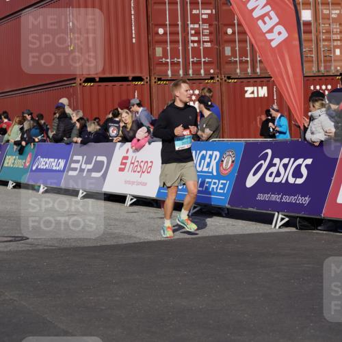 03.10.2025 - Köhlbrandbrückenlauf Michael Burmester http://msf.ph/oto/9017885 03.10.2025 10:17:26 Ziel 1481, 1792, 1883, 2172, 2242, 2269, 2577, 2789, 3172, 3265, 3642 meine-sportfotos.de