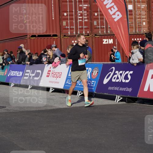 03.10.2025 - Köhlbrandbrückenlauf Michael Burmester http://msf.ph/oto/9017889 03.10.2025 10:17:26 Ziel 1481, 1792, 1883, 2172, 2242, 2269, 2577, 2789, 3172, 3265, 3642 meine-sportfotos.de