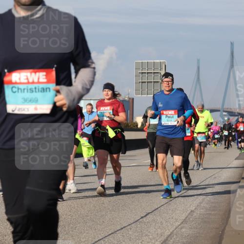 03.10.2025 - Köhlbrandbrückenlauf Luisa Fischer http://msf.ph/oto/9017897 03.10.2025 11:05:22 Position 3 2188, 3669, 3259 meine-sportfotos.de