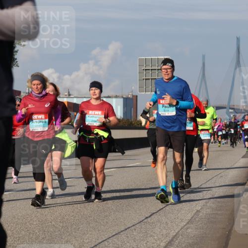 03.10.2025 - Köhlbrandbrückenlauf Luisa Fischer http://msf.ph/oto/9017901 03.10.2025 11:05:22 Position 3 69, 3259, 2154, 2143 meine-sportfotos.de
