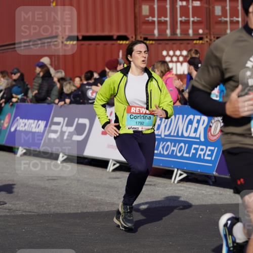 03.10.2025 - Köhlbrandbrückenlauf Michael Burmester http://msf.ph/oto/9017912 03.10.2025 10:17:31 Ziel 1213, 1647, 1792, 2172, 2577, 2765, 2768, 2770, 2825, 2826, 3172, 3216, 3647 meine-sportfotos.de