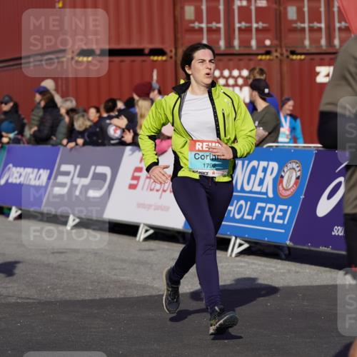 03.10.2025 - Köhlbrandbrückenlauf Michael Burmester http://msf.ph/oto/9017915 03.10.2025 10:17:31 Ziel 1213, 1647, 1792, 2172, 2577, 2765, 2768, 2770, 2825, 2826, 3172, 3216, 3647 meine-sportfotos.de