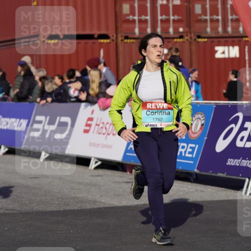 03.10.2025 - Köhlbrandbrückenlauf Michael Burmester http://msf.ph/oto/9017920 03.10.2025 10:17:31 Ziel 1213, 1647, 1792, 2172, 2577, 2765, 2768, 2770, 2825, 2826, 3172, 3216, 3647 meine-sportfotos.de