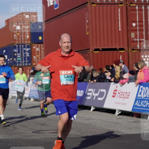 03.10.2025 - Köhlbrandbrückenlauf Michael Burmester http://msf.ph/oto/9017924 03.10.2025 10:17:32 Ziel 1213, 1647, 1792, 2172, 2765, 2768, 2770, 2825, 2826, 3081, 3172, 3216, 3647 meine-sportfotos.de
