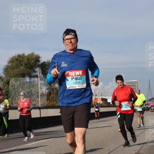03.10.2025 - Köhlbrandbrückenlauf Luisa Fischer http://msf.ph/oto/9017925 03.10.2025 11:05:26 Position 3 2154, 3259, 3029 meine-sportfotos.de