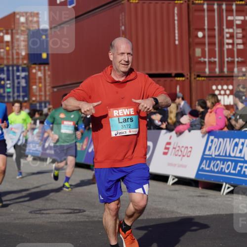 03.10.2025 - Köhlbrandbrückenlauf Michael Burmester http://msf.ph/oto/9017936 03.10.2025 10:17:32 Ziel 1213, 1647, 1792, 2172, 2765, 2768, 2770, 2825, 2826, 3081, 3172, 3216, 3647 meine-sportfotos.de