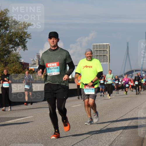 03.10.2025 - Köhlbrandbrückenlauf Luisa Fischer http://msf.ph/oto/9017939 03.10.2025 11:05:29 Position 3 2210, 2740 meine-sportfotos.de