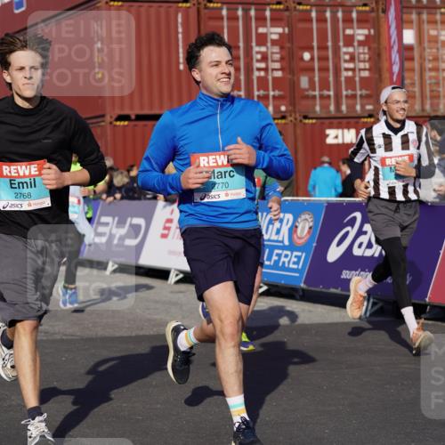 03.10.2025 - Köhlbrandbrückenlauf Michael Burmester http://msf.ph/oto/9017960 03.10.2025 10:17:34 Ziel 1213, 1647, 1684, 1731, 1792, 2172, 2765, 2768, 2770, 2825, 2826, 3081, 3172, 3216, 3647 meine-sportfotos.de