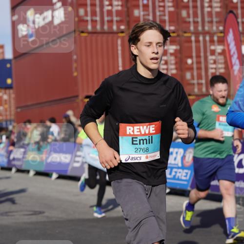 03.10.2025 - Köhlbrandbrückenlauf Michael Burmester http://msf.ph/oto/9017970 03.10.2025 10:17:35 Ziel 1213, 1647, 1684, 1731, 1736, 1792, 2088, 2172, 2678, 2765, 2768, 2770, 2825, 2826, 2836, 3081, 3172, 3216, 3268, 3647 meine-sportfotos.de