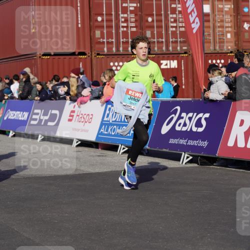 03.10.2025 - Köhlbrandbrückenlauf Michael Burmester http://msf.ph/oto/9017979 03.10.2025 10:17:36 Ziel 1213, 1647, 1684, 1731, 1736, 1792, 2088, 2678, 2765, 2768, 2770, 2825, 2826, 2836, 3081, 3172, 3216, 3268, 3647 meine-sportfotos.de