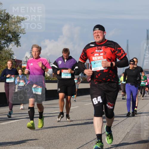 03.10.2025 - Köhlbrandbrückenlauf Luisa Fischer http://msf.ph/oto/9017989 03.10.2025 11:05:44 Position 3 3405, 3562, 3430, 3713, 64 meine-sportfotos.de