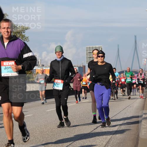 03.10.2025 - Köhlbrandbrückenlauf Luisa Fischer http://msf.ph/oto/9018008 03.10.2025 11:05:47 Position 3 3430, 2683 meine-sportfotos.de