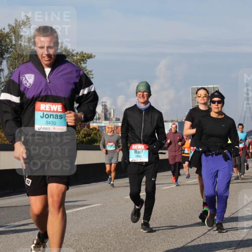 03.10.2025 - Köhlbrandbrückenlauf Luisa Fischer http://msf.ph/oto/9018009 03.10.2025 11:05:47 Position 3 3430, 2683 meine-sportfotos.de