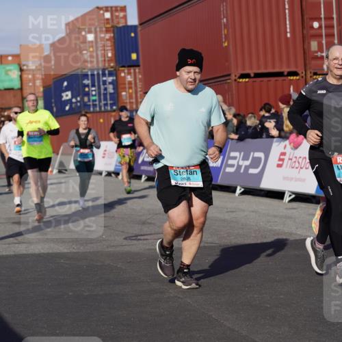03.10.2025 - Köhlbrandbrückenlauf Michael Burmester http://msf.ph/oto/9018019 03.10.2025 10:17:39 Ziel 1213, 1634, 1647, 1659, 1684, 1695, 1731, 1736, 2088, 2678, 2765, 2768, 2770, 2825, 2826, 2836, 3081, 3216, 3268, 3468, 3647 meine-sportfotos.de