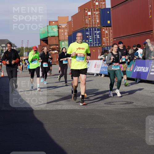03.10.2025 - Köhlbrandbrückenlauf Michael Burmester http://msf.ph/oto/9018028 03.10.2025 10:17:40 Ziel 1634, 1647, 1659, 1684, 1695, 1731, 1736, 2088, 2678, 2765, 2825, 2826, 2836, 3081, 3150, 3216, 3268, 3468, 3647 meine-sportfotos.de