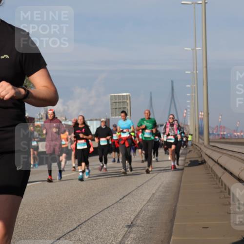 03.10.2025 - Köhlbrandbrückenlauf Luisa Fischer http://msf.ph/oto/9018038 03.10.2025 11:05:52 Position 3  meine-sportfotos.de