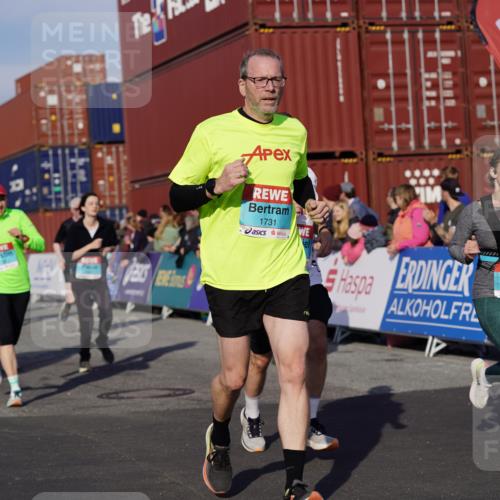 03.10.2025 - Köhlbrandbrückenlauf Michael Burmester http://msf.ph/oto/9018048 03.10.2025 10:17:42 Ziel 1634, 1649, 1659, 1671, 1684, 1695, 1731, 1736, 2088, 2270, 2376, 2678, 2825, 2826, 2836, 2905, 3081, 3150, 3156, 3268, 3468 meine-sportfotos.de