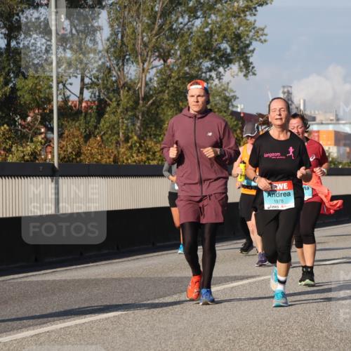 03.10.2025 - Köhlbrandbrückenlauf Luisa Fischer http://msf.ph/oto/9018050 03.10.2025 11:05:54 Position 3 1978, 2072, 2414 meine-sportfotos.de