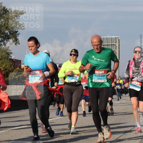 03.10.2025 - Köhlbrandbrückenlauf Luisa Fischer http://msf.ph/oto/9018060 03.10.2025 11:05:56 Position 3 2008, 2414, 1976, 2907, 3662, 2304 meine-sportfotos.de