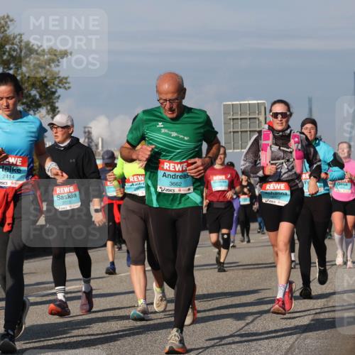 03.10.2025 - Köhlbrandbrückenlauf Luisa Fischer http://msf.ph/oto/9018065 03.10.2025 11:05:57 Position 3 2414, 2072, 3662, 2907, 3322 meine-sportfotos.de