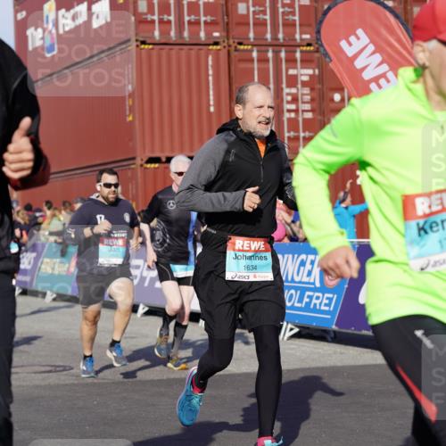 03.10.2025 - Köhlbrandbrückenlauf Michael Burmester http://msf.ph/oto/9018087 03.10.2025 10:17:45 Ziel 1634, 1649, 1659, 1671, 1684, 1695, 1731, 1736, 2088, 2270, 2376, 2499, 2678, 2836, 2905, 3150, 3156, 3268, 3468 meine-sportfotos.de
