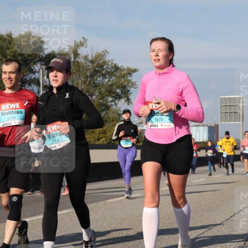 03.10.2025 - Köhlbrandbrückenlauf Luisa Fischer http://msf.ph/oto/9018102 03.10.2025 11:06:03 Position 3 2139, 2114, 1977 meine-sportfotos.de
