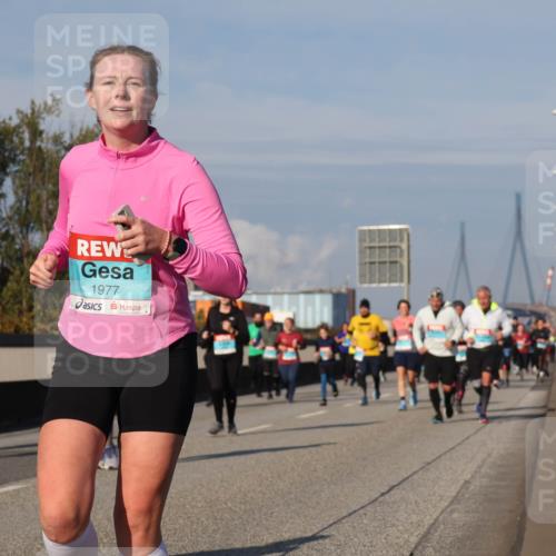03.10.2025 - Köhlbrandbrückenlauf Luisa Fischer http://msf.ph/oto/9018106 03.10.2025 11:06:04 Position 3 1977 meine-sportfotos.de