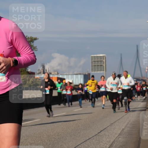 03.10.2025 - Köhlbrandbrückenlauf Luisa Fischer http://msf.ph/oto/9018108 03.10.2025 11:06:04 Position 3 1977 meine-sportfotos.de